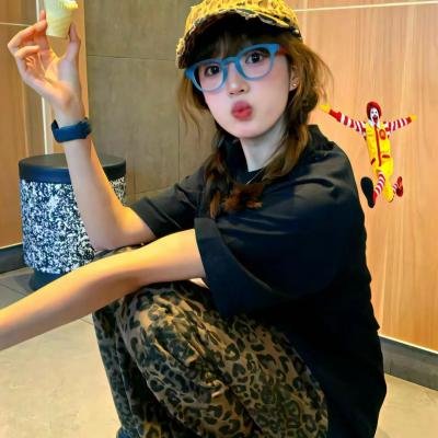 四个婚礼一个葬礼 高清封面